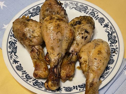 https://www.themamamaven.com/wp-content/uploads/2021/07/air-fryer-zaatar-spiced-chicken-drumsticks-500x375.jpeg